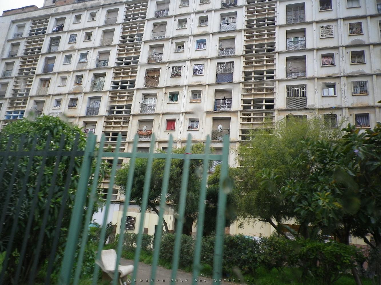 313 grand immeuble avant la rue du foyer oranais a choupot.JPG